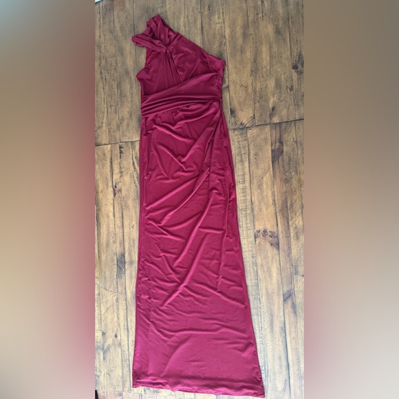 Elegant Burgundy Halter Dress - Picture 5 of 9